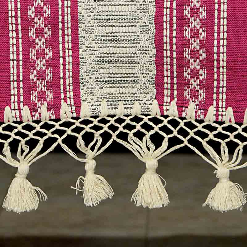 Camino de Mesa Color Rosa BNG 100% Algodón. Hecho a Mano. Fleco.