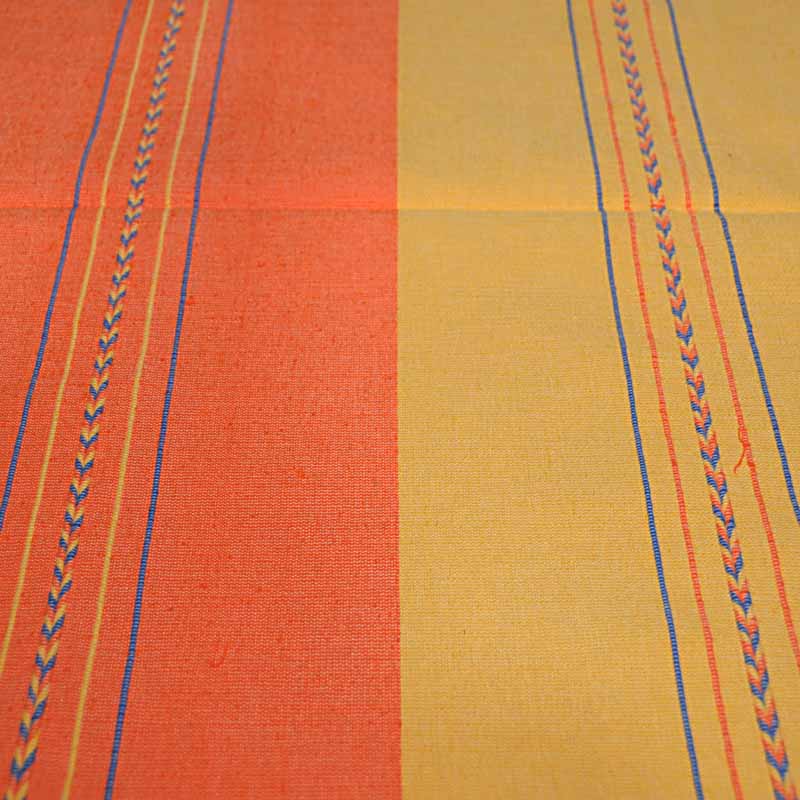 Mantel Redondo Color Naranja y Amarillo. 100 % algodón. Hecho a Mano. Detalle.